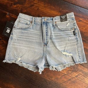 Silver brand shorts~ NEW!
